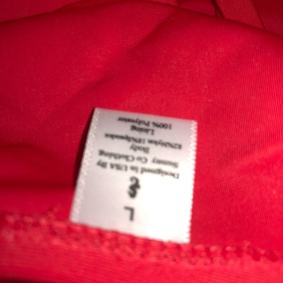 Red cute out one piece - Picture 3 of 3